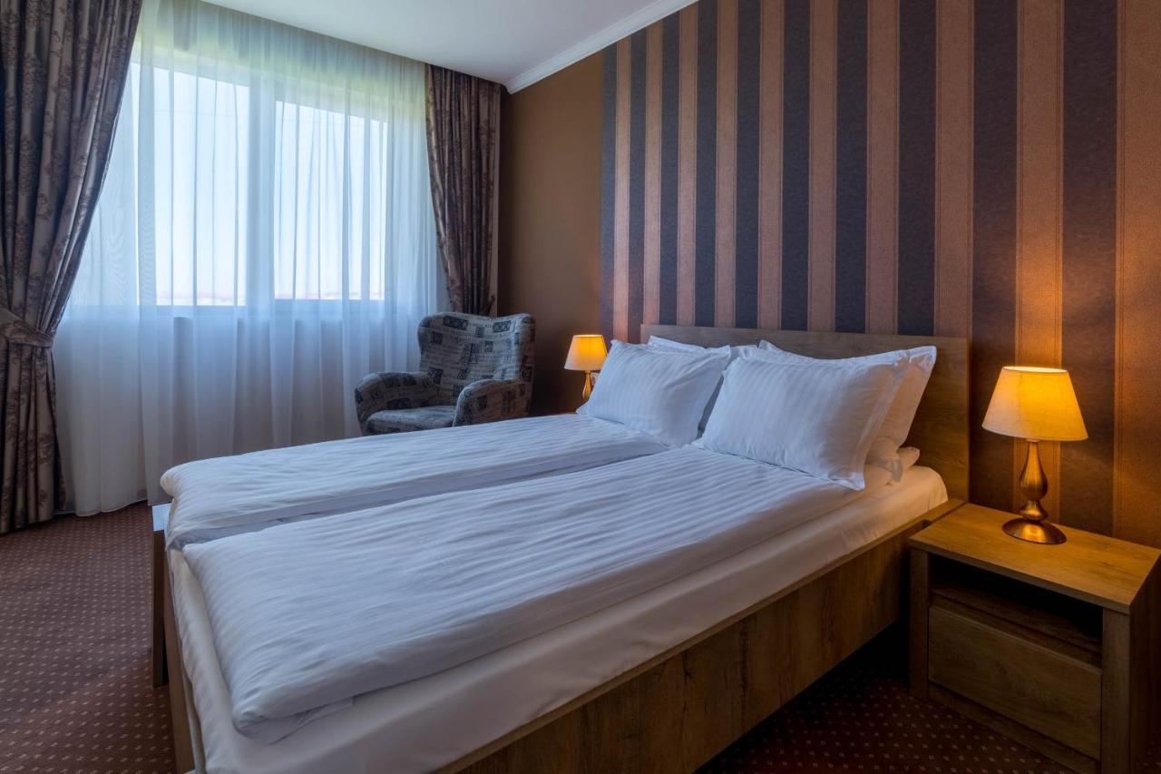 Sky Hotel Oradea Ngoại thất bức ảnh